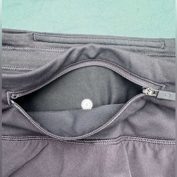 Lululemon Speed Up Short with liner 4" in Black. Size 6 Tall. - Picture 5 of 15